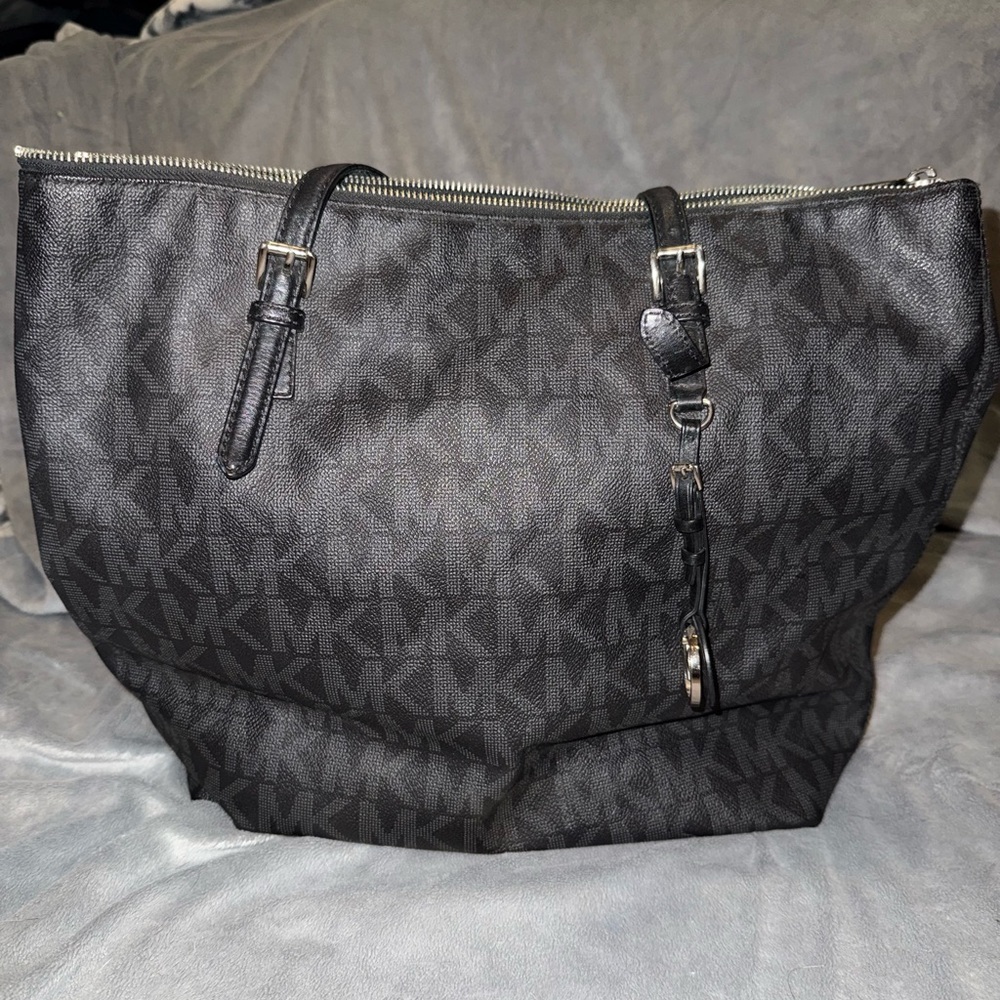 Lightly used Michael kors purse
